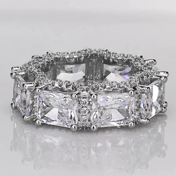 Emerald Cut Prongs Set Band